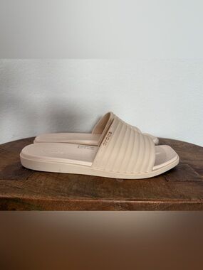 CROCS Women’s Ribbed Slide - Neutral Blush